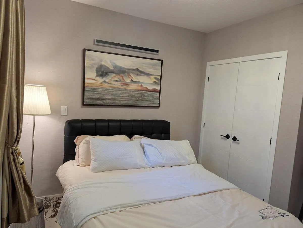 Miat Apartment YYC 0*,  كندا