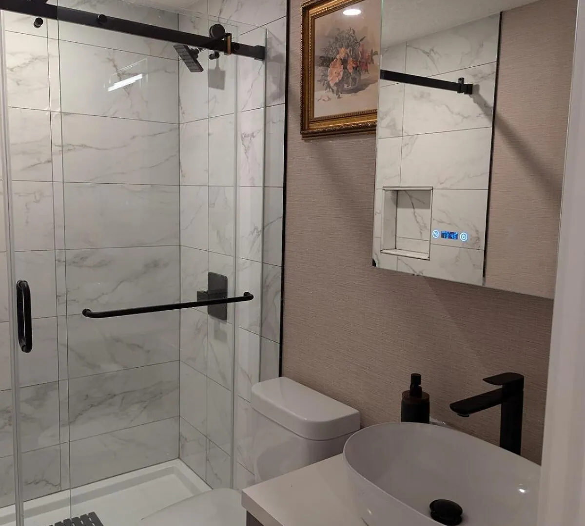 Miat Apartment YYC 0*,
